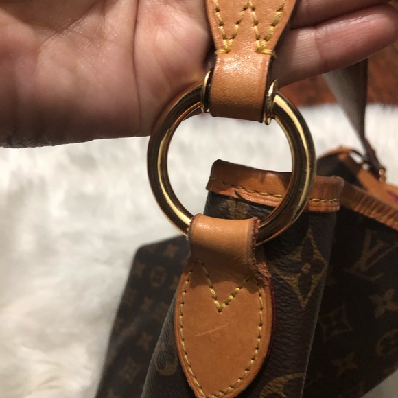 LOUIS VUITTON Handbag 👜 - Picture 7 of 8